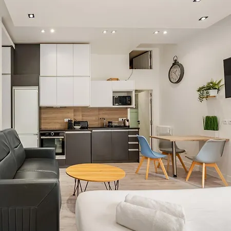 Chic Studio For 4 On Champs Elysees Avenue-2